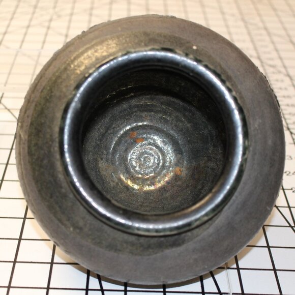 Vtg Studio Art Signed Tribal Pottery Black Southwest 5.5" T x 7" round - Picture 9 of 10